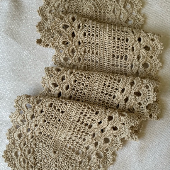 Table Runner Handmade Crochet New 100 % Cotton 43 in x 9 in
